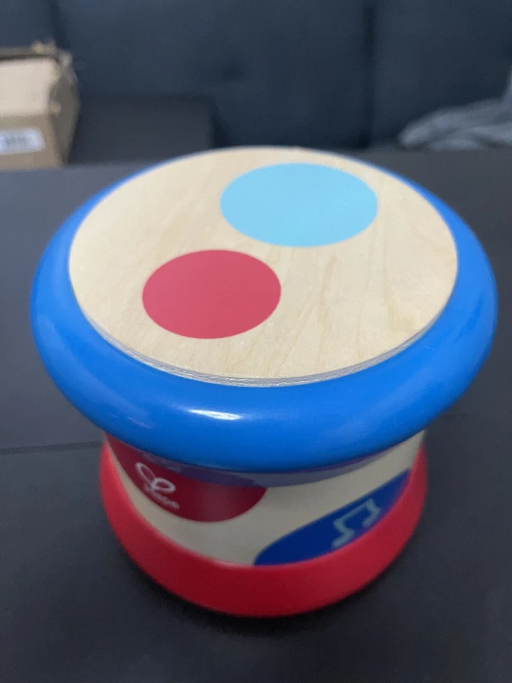 Juguete de música Montessori con ruedas y batería Hape Foto 2 de 4