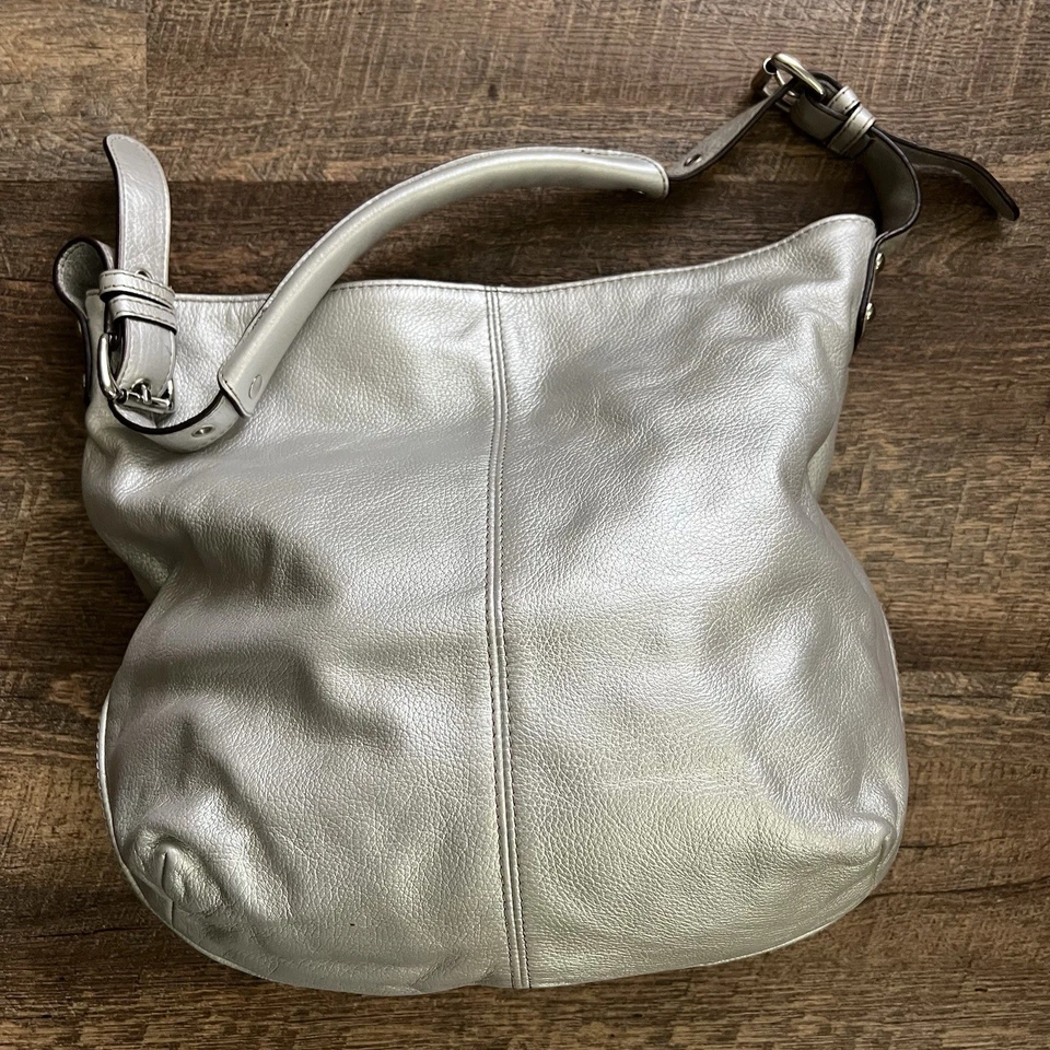 Bolso de hombro Hobo de cuero Tignanello plateado Foto 3 de 4