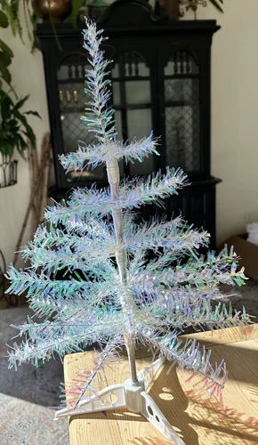 NIB Iridescent Easter Valentine Tree Feather Tree Tinsel Table Top 18"🤍