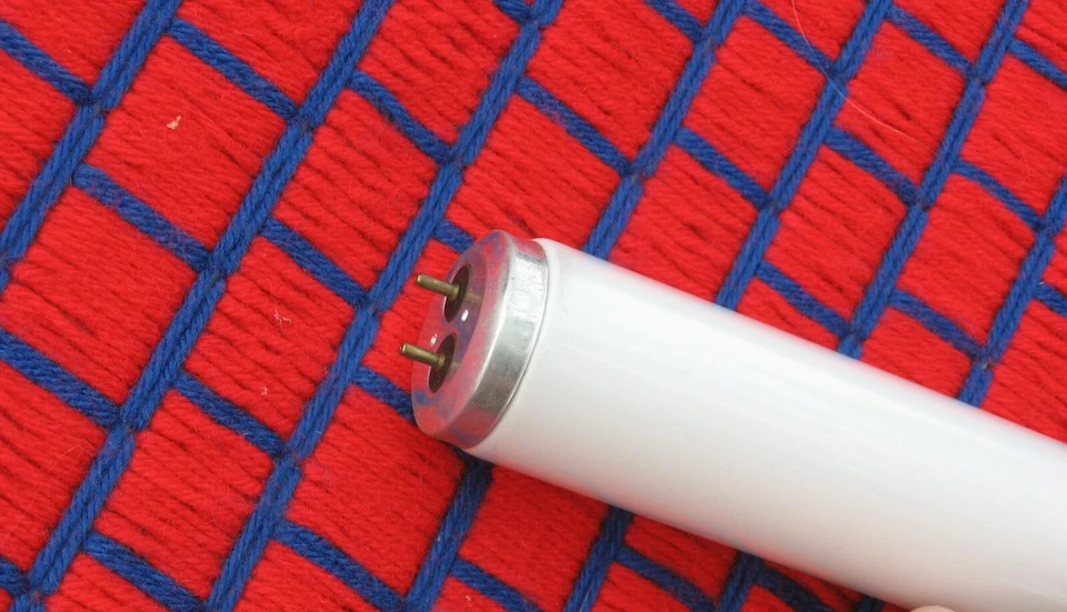 2 new 24" decorative 20w lamp fluorescent F20T12 /B light BULB moonlight blue - Image 2 of 2