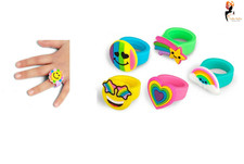 RUBBER RINGS RAINBOW CHUNKY Kids PVC Jewellery Ring Birthday Party Gift T38205UK