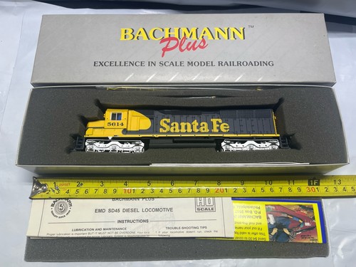 Bachmann 11613 HO Santa Fe "Warbonnet" EMD SD45 Diesellok #5614 | Zustand: New