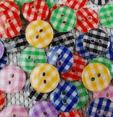150 PC Plastic Two-Hole Buttons Assorted Colors .5  Random Colors New B5596