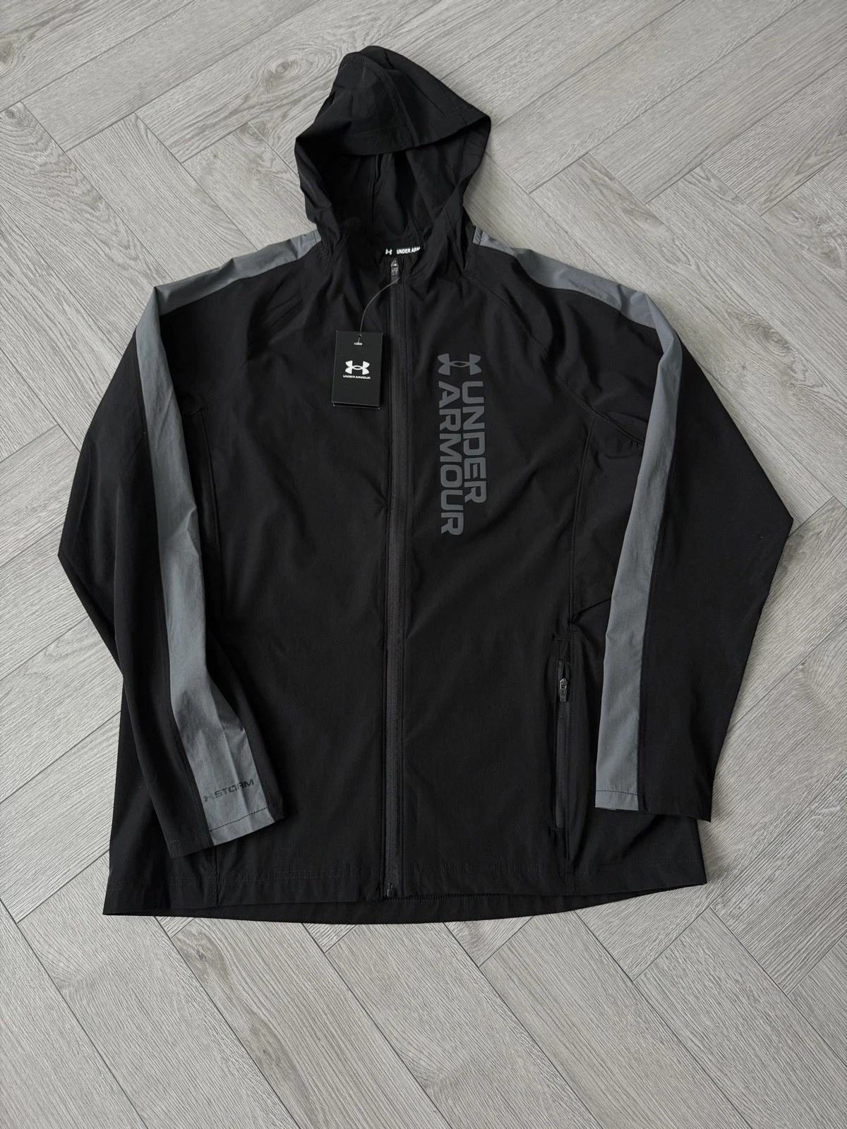 under armour on the run storm jacket black grey BNWT size XLarge 42” chest