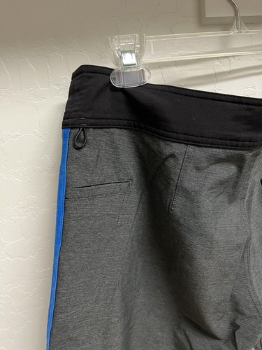 Pelagic The Wedge Limited Fishing Surfing Board Shorts Men Size 32 Gray Red Blue - Picture 9 of 12