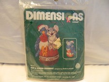 C-26 DIMENSIONS MINI CREWEL CHRISTMAS ORNAMENT KIT “PEEP & SQUEAK”