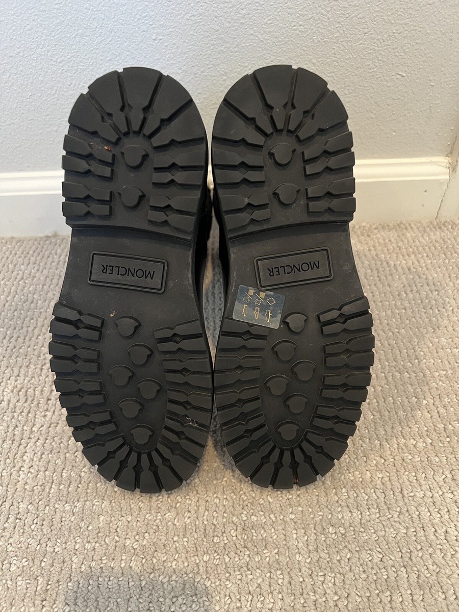 Moncler Black Patty Chelsea Leather Boots Size 37. Worn Once Moncler Black Patty Chelsea Leather Boots Size 37. Worn Once