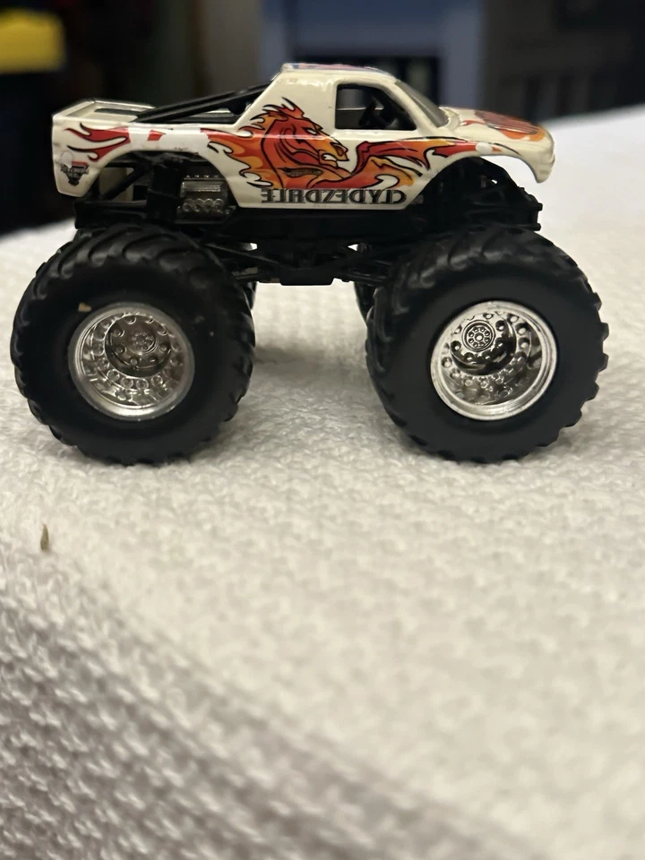 Hot Wheels Monster Jam масштаб 1:64 — логотип Clydesdale напечатан с обратной ошибкой - Изображение 2 из 2