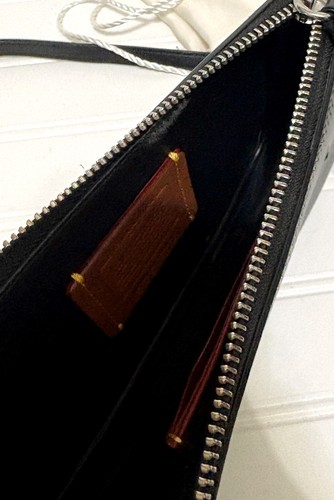 Petit sac à bandoulière hobo COACH Penn noir à paillettes avec breloque cerise noire - Photo 12/13