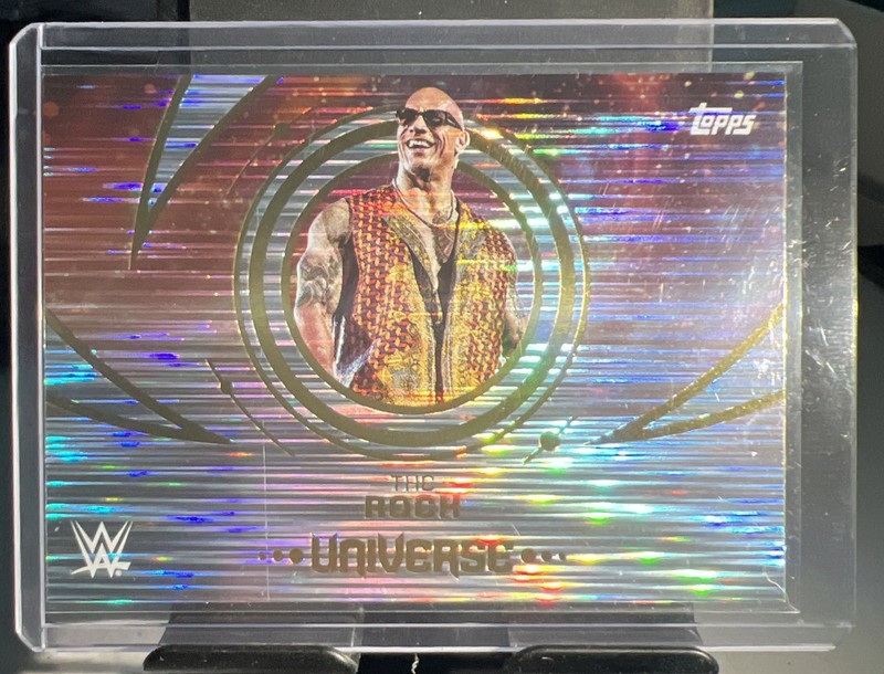 2025 TOPPS WWE UNIVERSE THE ROCK LEGENDS #154🔥🔥WWE🔥🔥