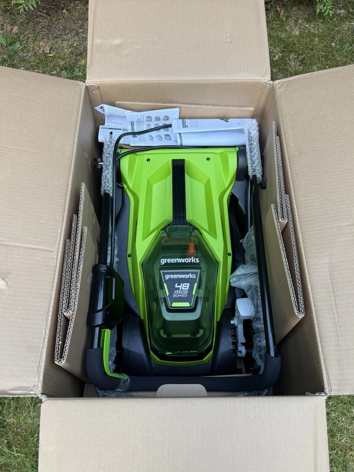 Greenworks 48V Lawn Mower 36cm With 2x 4Ah 24V Batteries & Charger - New 6