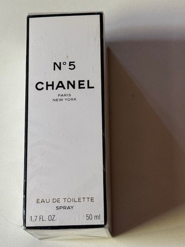 Vintage Chanel Paris New York No 5 Eau De Toilette Spray 1.7 Fl. Oz. 50 ml 1970