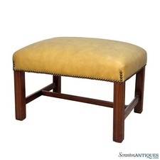 Ottomano tradizionale vintage in pelle dorata e mogano