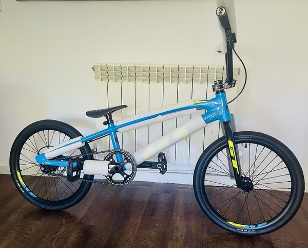 Bicicleta BMX GT