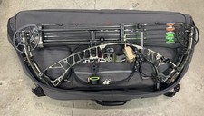 HOYT VENTUM 33 COMPOUND BOW WITH CASE AND ACCESSORIES