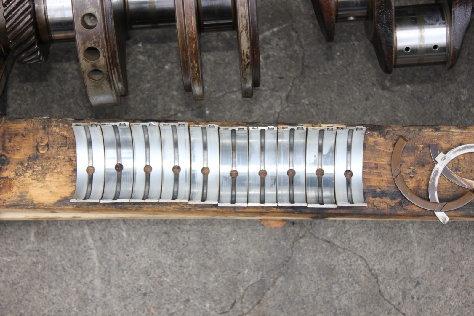 1993 Bentley Brooklands 6.75 8 Cylinder Engine Crankshaft with main bearings