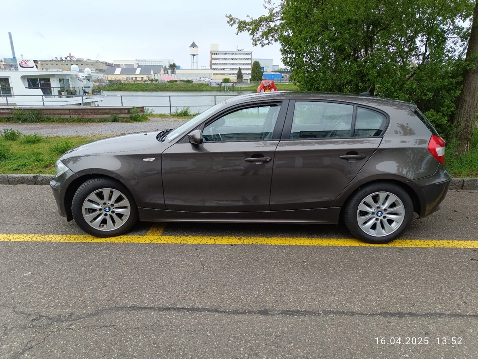 BMW 1er 2006 e87 118i MFK Automat gute Ausstattung - Bild 2 von 4