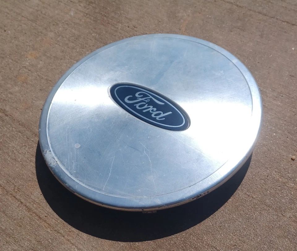 Ford Windstar center cap 2001-2003 part number 1F22 1A096 DA 01 - Image 2 of 3