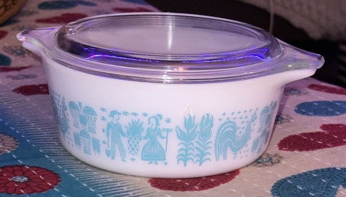 Pyrex Vintage Amish Butterprint 472 Turquoise & White 1-1/2 Pt Casserole Dish - Picture 3 of 9