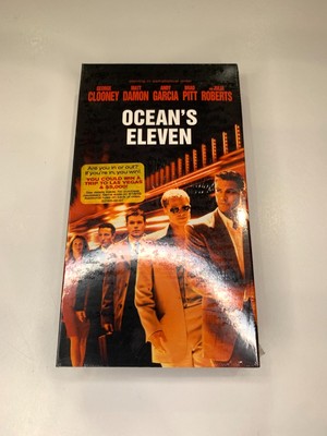 Ocean's Eleven VHS movie tape Brad Pitt George Clooney WB Vintage Sealed