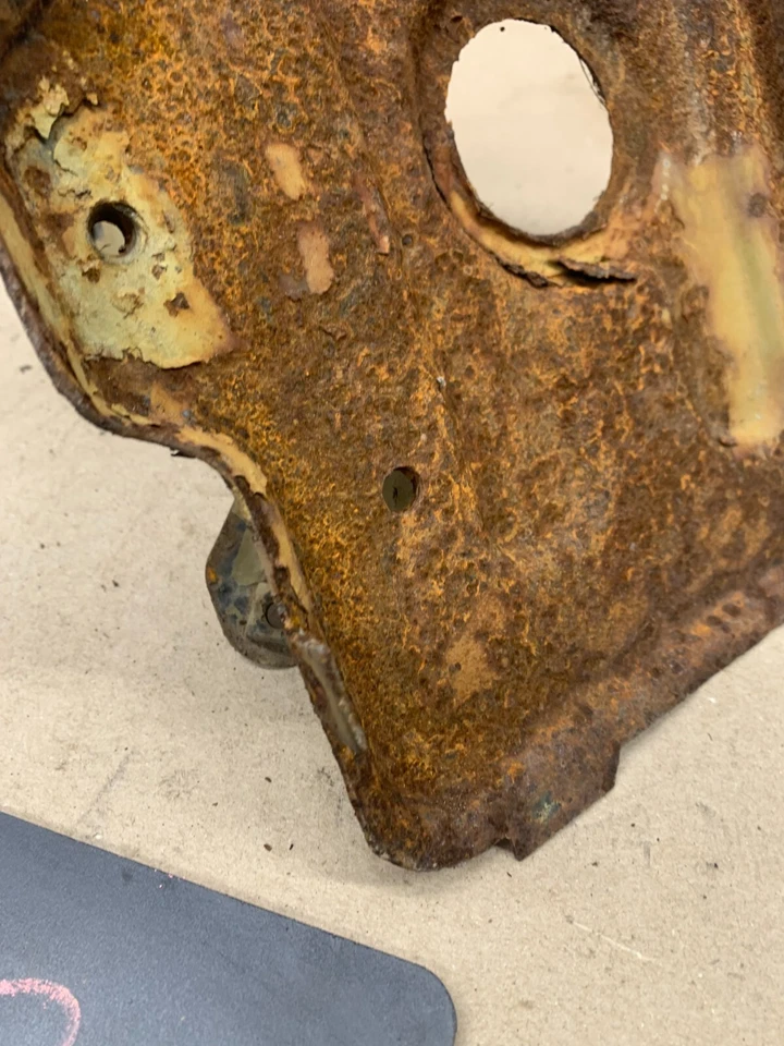 1981 82 84 85 1987 CHEVROLET GMC K5 K10 C10 C30 K30 TRK Used Battery Tray Holder - Image 2 of 4