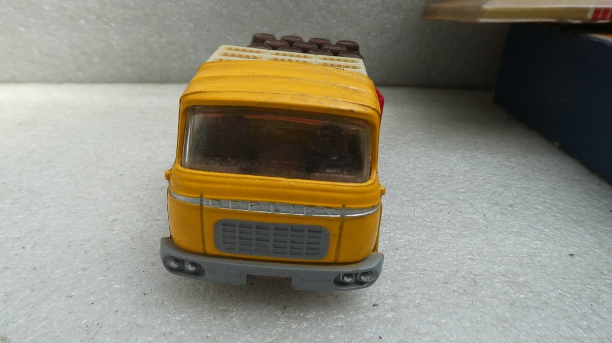 Dinky Toys France N°588 – Berliet GAK Brasseur – 1/43 – Zamak – Occasion