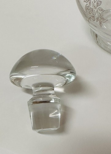 Vintage Glass Decanters Set of 3 Etched Floral with Glass Stoppers - Picture 6 of 9