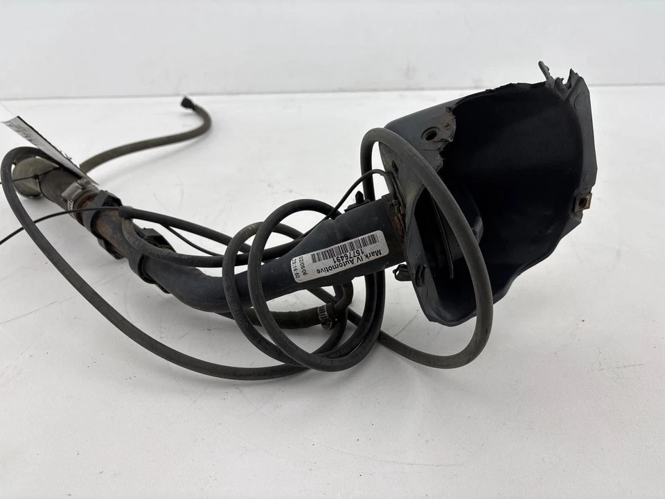 Chevrolet Silverado 1500 2004-2007 tanque de combustible gasolina tubo de cuello de llenado OEM Foto 4 de 4