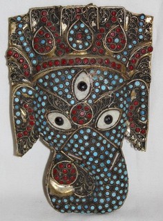 Reisenandenken: kleine Messingblech Wandmaske Halbedelsteine Nepal Elefant