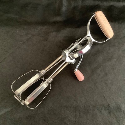 Vintage Flint Ekco 1950-60's Hand Mixer Pink Handle Egg Beater Made in USA