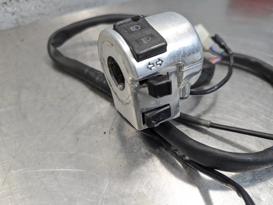 Honda VT1100 C2 Shadow Sabre 2000-2007 OEM Left Turn Signal Switchbox Assy - Image 4 of 4