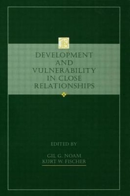 Development and Vulnerability in Close Relationships Hardcover