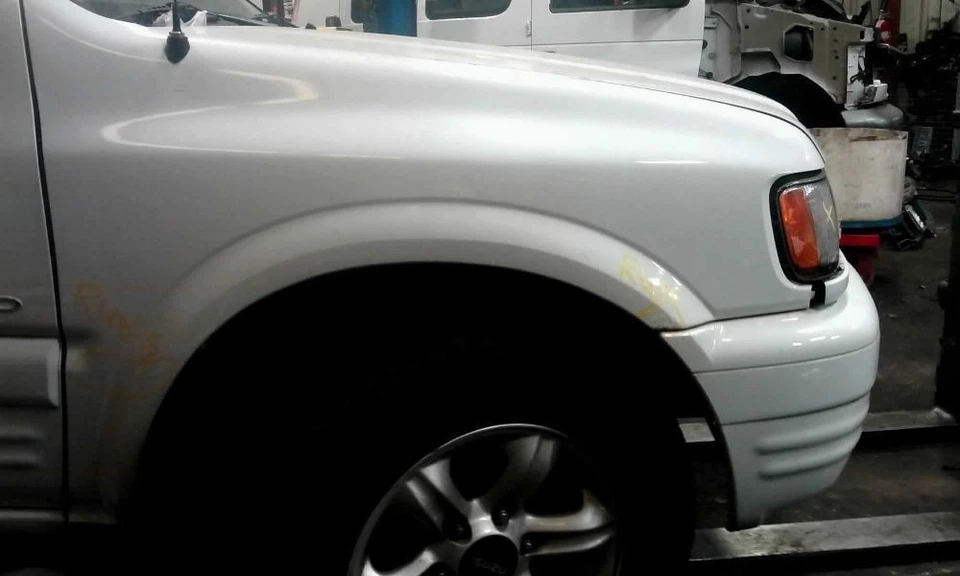 Condensador de aire acondicionado 4 puertas compatible con 02-04 ISUZU RODEO 235285 Foto 4 de 4