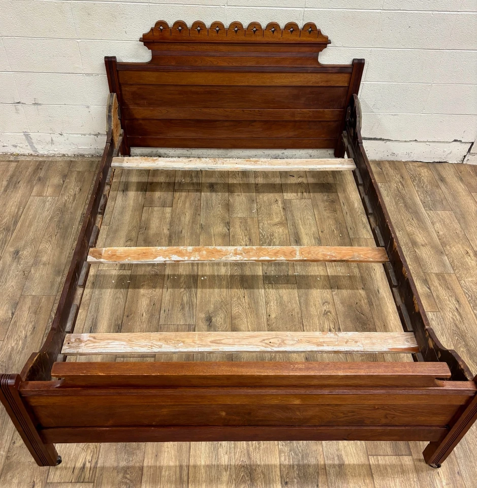 Antigua cama victoriana Eastlake tallada tamaño completo Foto 4 de 4