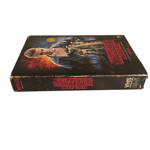 Stranger Things Staffel 1 VHS Collector's Edition Blu-Ray Netflix - Bild 13 von 15