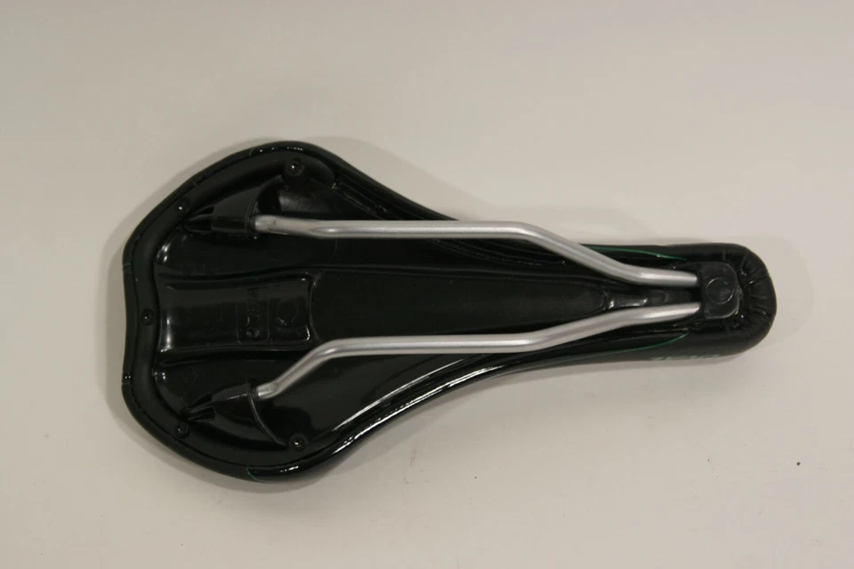 Sillín Oval Concepts 734T TT/Tri con rieles de cromo 135x260 mm negro y verde Foto 2 de 2