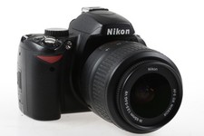 Nikon D60 con AF-S DX 18-55mm f/3,5-5,6 - SNr: 6397764