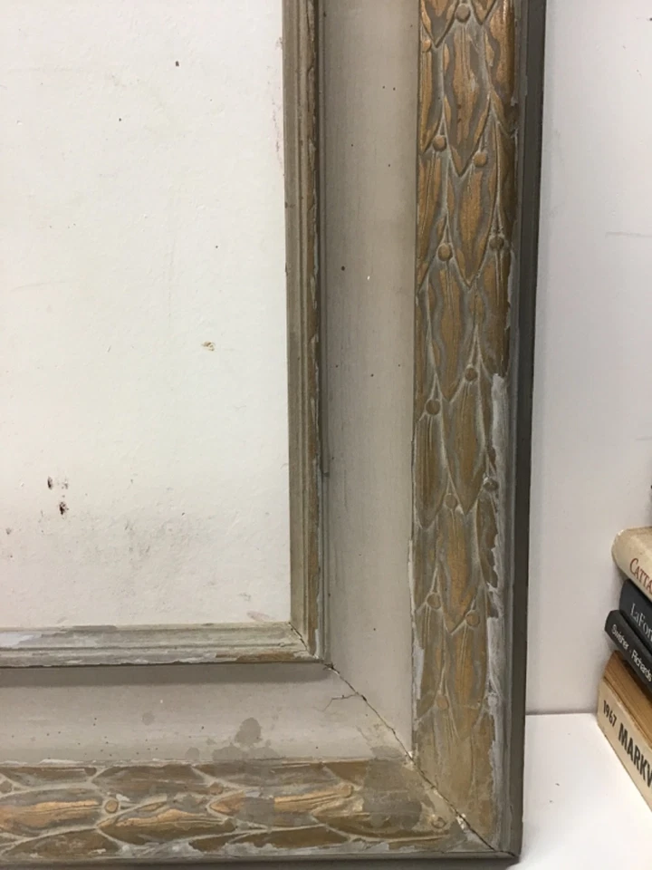 Marco de madera pintado artesanal 26”x23,5”— 18,75”x16,3/8” necesita restauración Foto 3 de 4