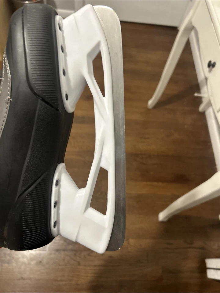 Barely Used 滑冰鞋女式 7 码男式 6 码 — 第 4/4 张图片