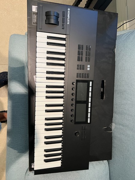 Native Instrument Komplete Kontrol S49 MK2. Teclado MIDI