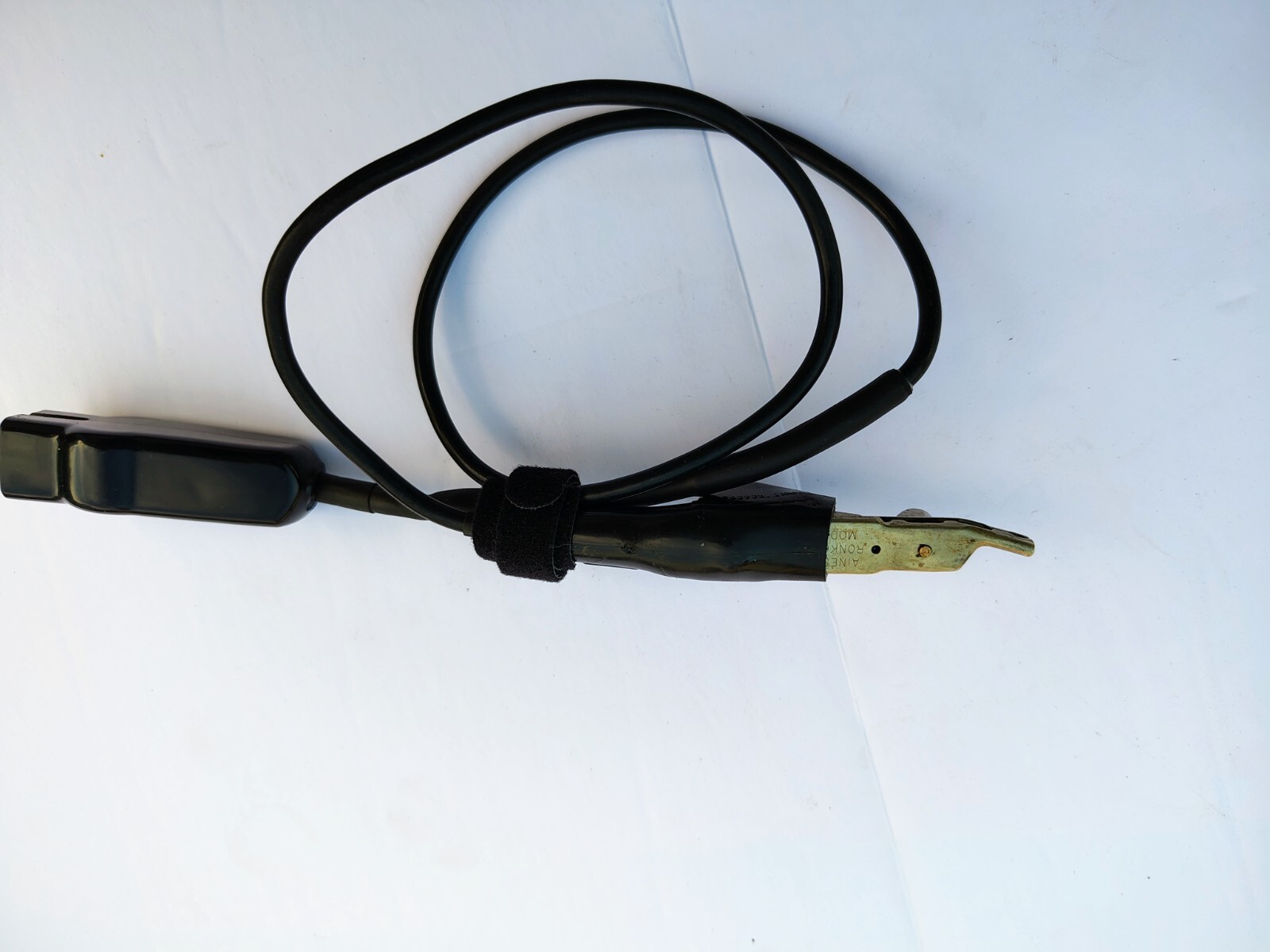 Cable pipe locator ground extensions leads with piercing alligator clamps