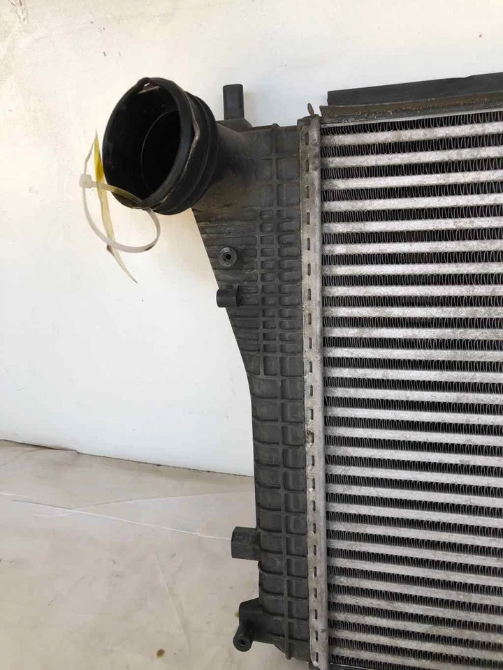 Intercooler Volkswagen EOS 2007-2016 convertible 2,0 L 4 cilindros OEM Foto 3 de 4