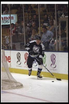 Leftwinger Shawn Burr Tampa Bay Lightning moves the puck the Los A- Old Photo