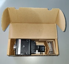 NEW Rexroth MNR: 0821300106 with 1824210352 in Original Box