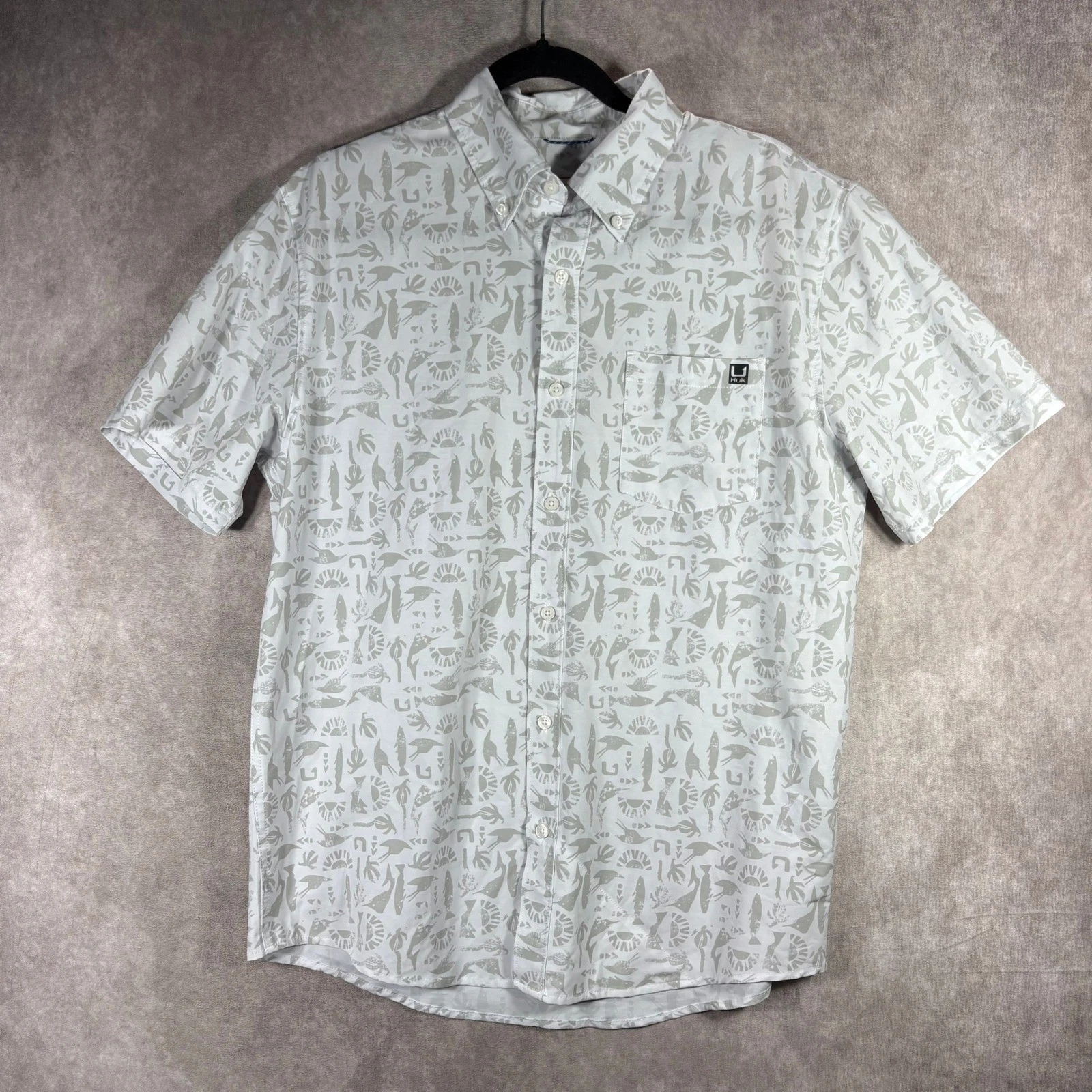Huk Fishing Shirt Mens Size Medium White Fish Print Button Down Short Sleeve