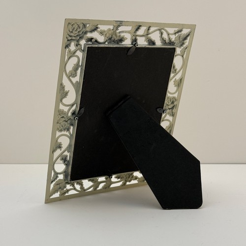 Vintage Floral Design Photo Frame for 5x7 Inch Picture Elegant Tabletop Display - Picture 5 of 10
