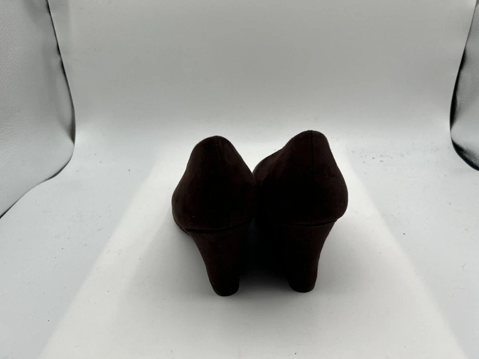 Alex Flex Comfort Court Heels Women's Sz 9.5 17203S1931 Brown Faux Suede - Image 2 of 4