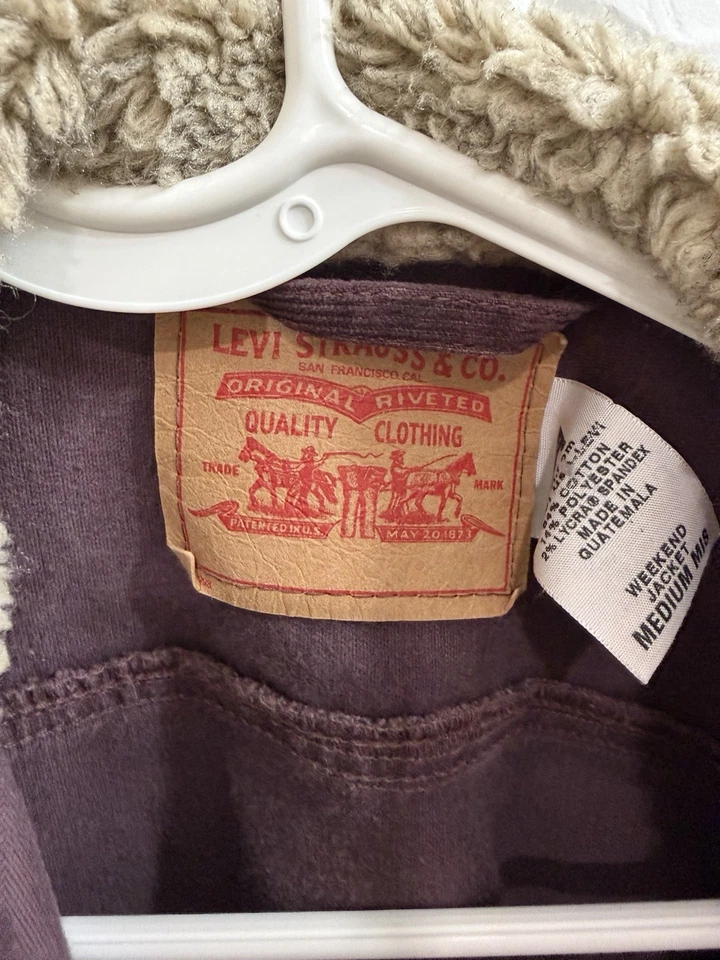 Chaqueta de Camionero Sherpa Original Levi's (fin de semana) en pana morada, Mediana Foto 2 de 4