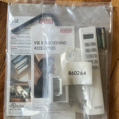 VELUX VSE Roof Window Kit Remote Controlled w/ Remote & Batteries