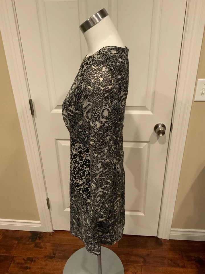 Walter Baker Jessie 黑灰色飞溅印花修身喇叭裙,4 码 — 第 4/4 张图片